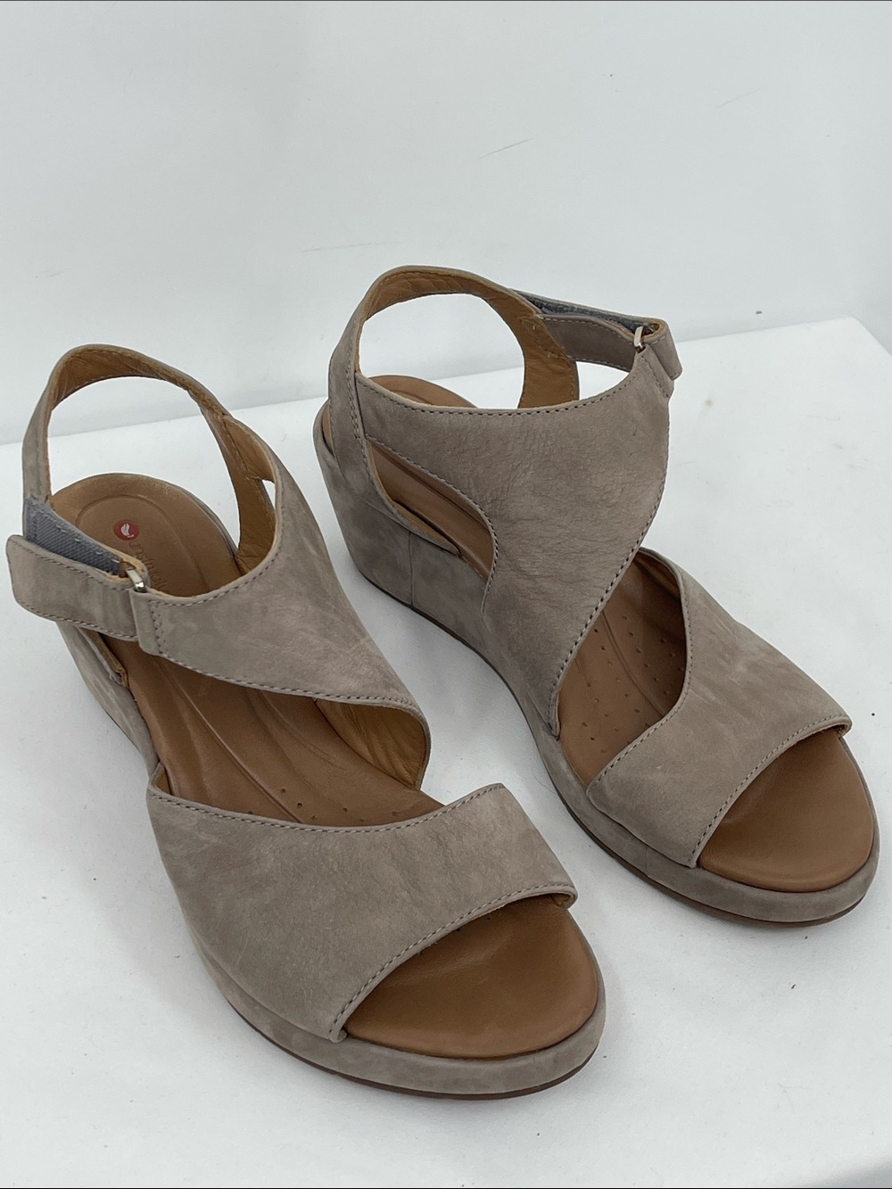 CLARKS UNSTRUCTURED Taupe Wedge Sandals – Comfortable Women Summer Shoes SIZE 8M